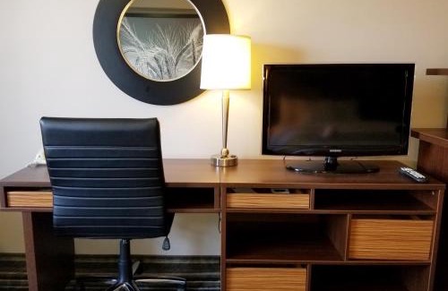 Brandon Hotel | Super 8 by Wyndham Brandon MB
