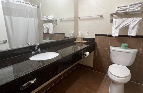 Brookshire Hotel | Super 8 by Wyndham Brookshire TX