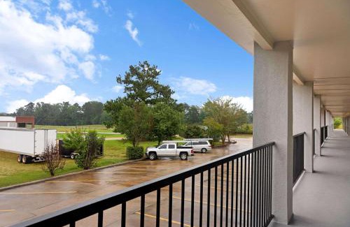 Brookhaven Hotel | Super 8 by Wyndham Brookhaven