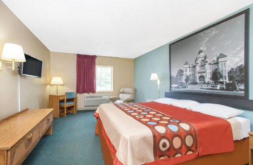 Carthage Hotel | Super 8 by Wyndham Carthage