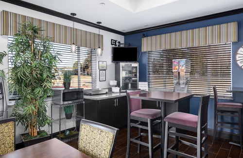 Carthage Hotel | Super 8 by Wyndham Carthage TX