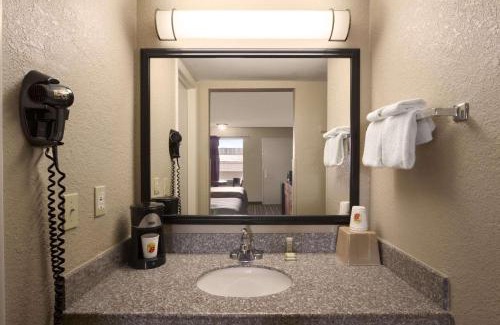 East Ridge Hotel | Super 8 by Wyndham Chattanooga/East Ridge