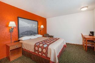 Cloverdale Hotel | Super 8 by Wyndham Cloverdale Wine Country