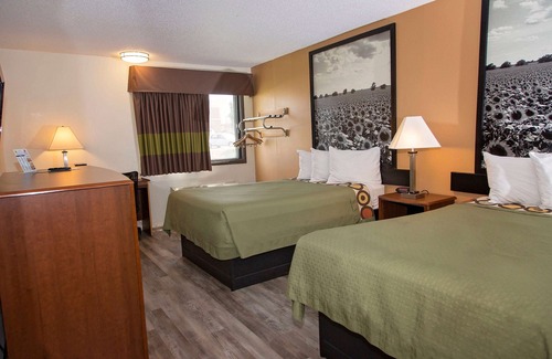 Concordia Hotel | Super 8 by Wyndham Concordia