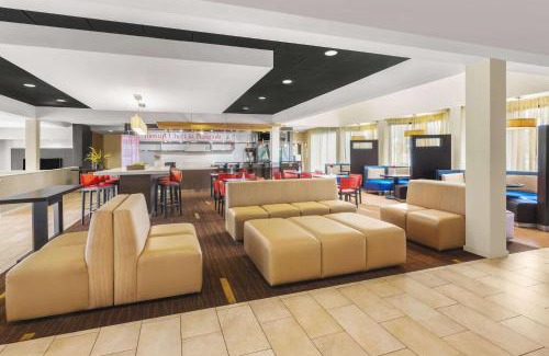 Dallas Hotel | Super 8 by Wyndham Dallas Love Field Airport