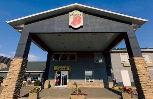Dawson Creek Hotel | Super 8 by Wyndham Dawson Creek
