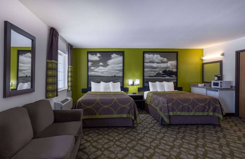 De Soto Hotel | Super 8 by Wyndham De Soto