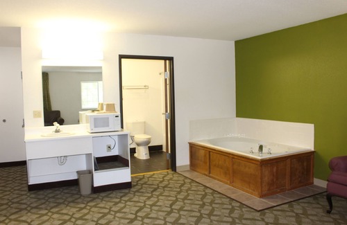 De Soto Hotel | Super 8 by Wyndham De Soto