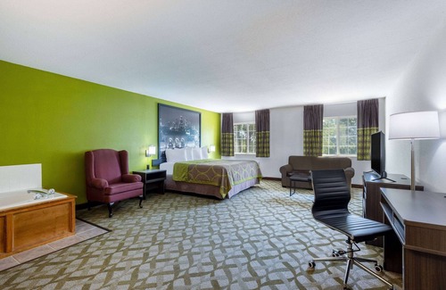 De Soto Hotel | Super 8 by Wyndham De Soto