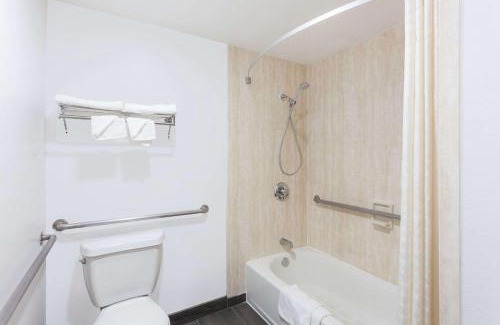 El Cajon Hotel | Super 8 by Wyndham El Cajon San Diego