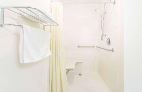 Escanaba Hotel | Super 8 by Wyndham Escanaba