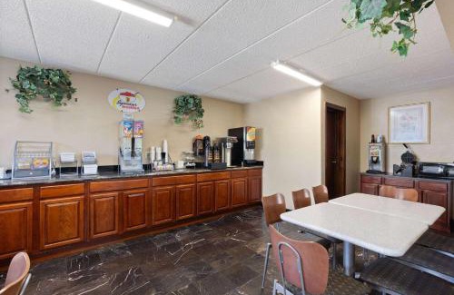 Fort Mitchell Hotel | Super 8 by Wyndham Fort Mitchell Cincinnati Area