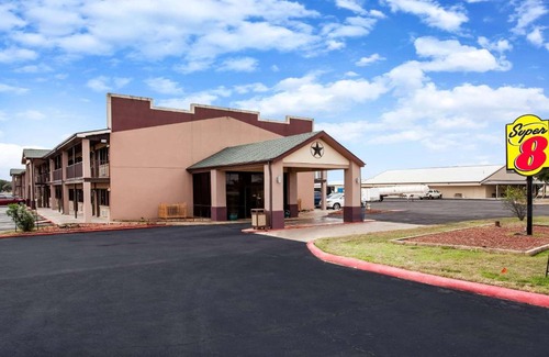 Giddings Hotel | Super 8 by Wyndham Giddings