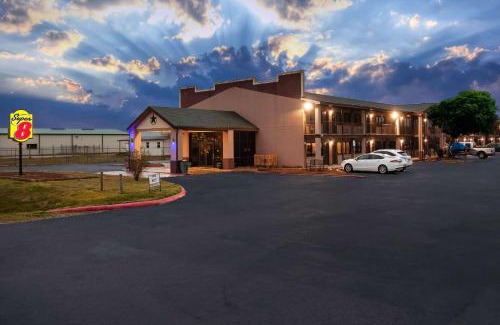 Giddings Hotel | Super 8 by Wyndham Giddings