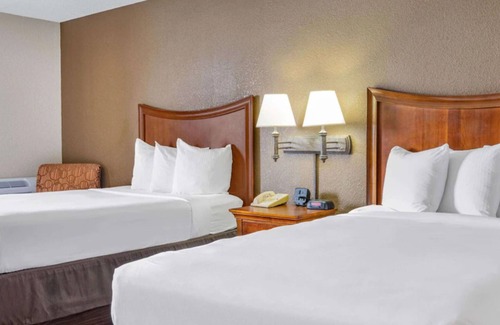 Grapevine Hotel | Super 8 by Wyndham Grapevine/DFW Airport Northwest