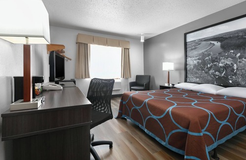 Grapevine Hotel | Super 8 by Wyndham Grapevine/DFW Airport Northwest