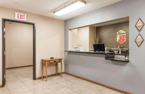 Greenville Hotel | Super 8 by Wyndham Greenville