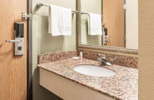 Greenville Hotel | Super 8 by Wyndham Greenville