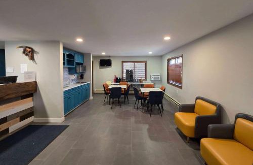 Hayward Hotel | Super 8 by Wyndham Hayward WI