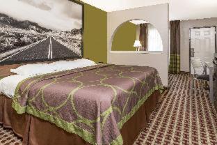 Nassau Bay Hotel | Super 8 by Wyndham Houston Webster NASA