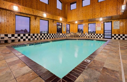 Iowa Falls Hotel | Super 8 by Wyndham Iowa Falls