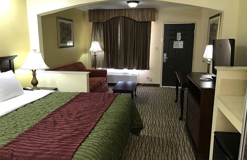 Greater Belhaven Hotel | Super 8 by Wyndham Jackson MS Near the Fairgrounds