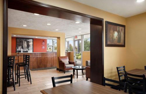 Jackson Hotel | Super 8 by Wyndham Jackson