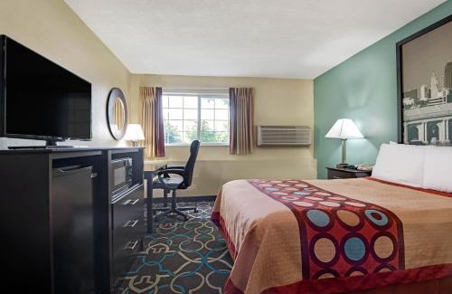 Winnetonka Hotel | Super 8 by Wyndham Kansas City