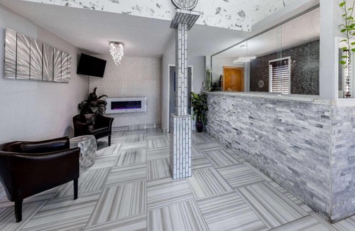 Waldron Hotel | Super 8 by Wyndham Kansas City at Barry Road/Airport