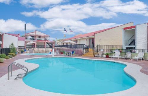 Kerrville Hotel | Super 8 by Wyndham Kerrville TX