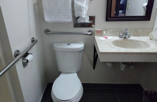 Kirksville Hotel | Super 8 by Wyndham Kirksville-University Area