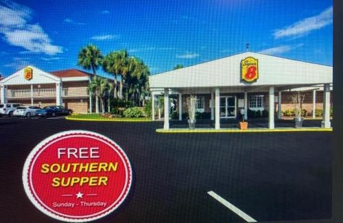 Lake City Hotel | Super 8 by Wyndham Lake City