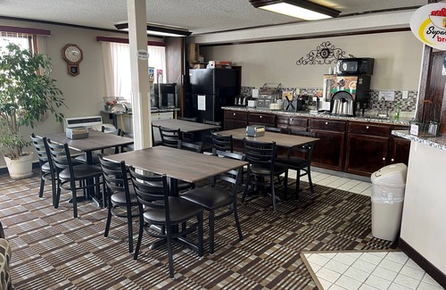 Lexington Hotel | Super 8 by Wyndham Lexington
