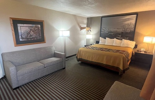 Lexington Hotel | Super 8 by Wyndham Lexington