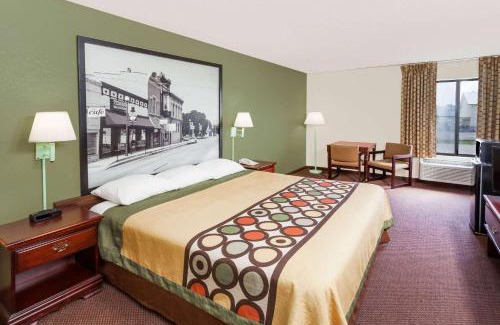 Lincoln Hotel | Super 8 by Wyndham Lincoln