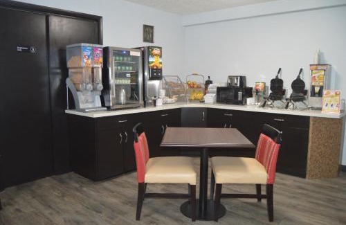 Logan Hotel | Super 8 by Wyndham Logan