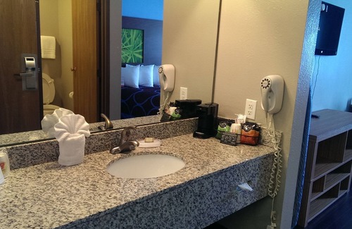 Edgewood Hotel | Super 8 by Wyndham Louisville Airport