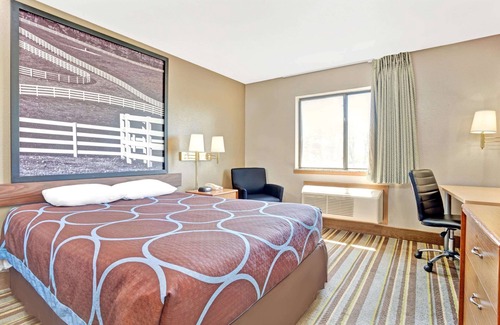 Edgewood Hotel | Super 8 by Wyndham Louisville Airport