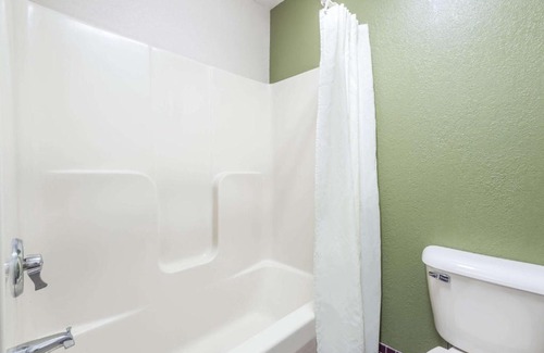 Madison Hotel | Super 8 by Wyndham Madison IN