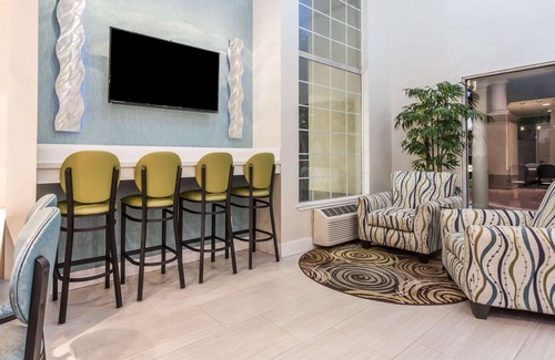 Shoreline West Hotel | Super 8 by Wyndham Mountain View