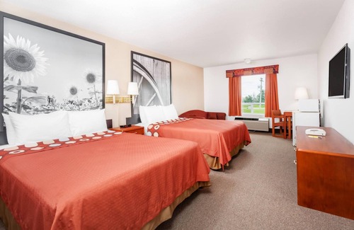 Morden Hotel | Super 8 by Wyndham Morden