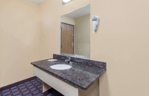 Okawville Hotel | Super 8 by Wyndham Okawville