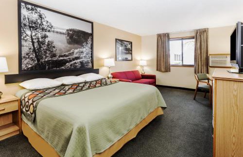 Ottawa Hotel | Super 8 by Wyndham Ottawa Starved Rock