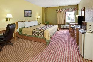 Pasadena Hotel | Super 8 by Wyndham Pasadena