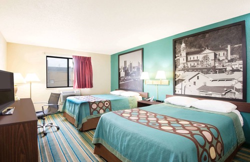 Moon Township Hotel | Super 8 by Wyndham Pittsburgh PA Airport/University Area