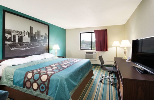 Moon Township Hotel | Super 8 by Wyndham Pittsburgh PA Airport/University Area