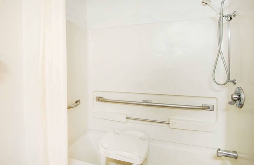 Moon Township Hotel | Super 8 by Wyndham Pittsburgh PA Airport/University Area