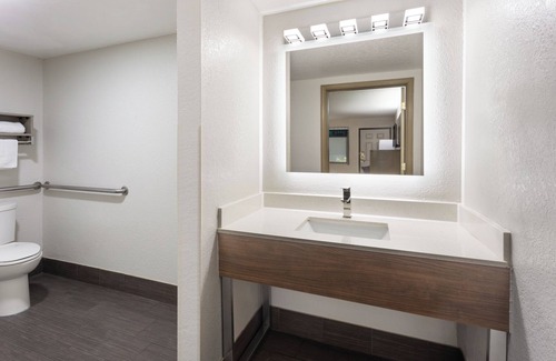 Prattville Hotel | Super 8 by Wyndham Prattville Montgomery