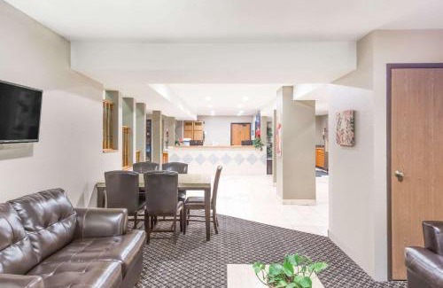 Redding Hotel | Super 8 by Wyndham Redding