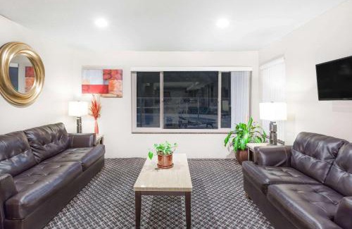 Redding Hotel | Super 8 by Wyndham Redding